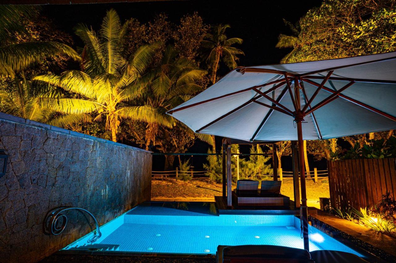 Villa sulla Spiaggia con Piscina Privata